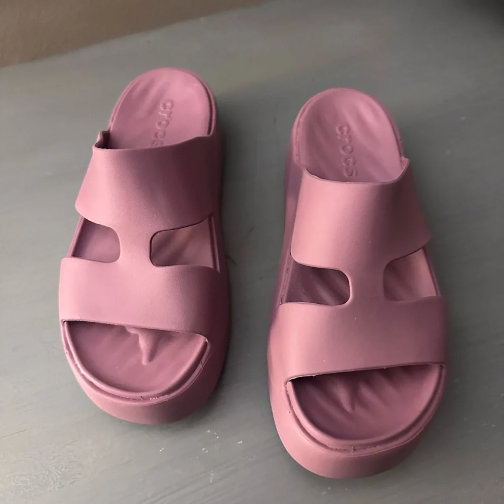 CROCS Women's Pink Slide Mules - Picture 1 of 2